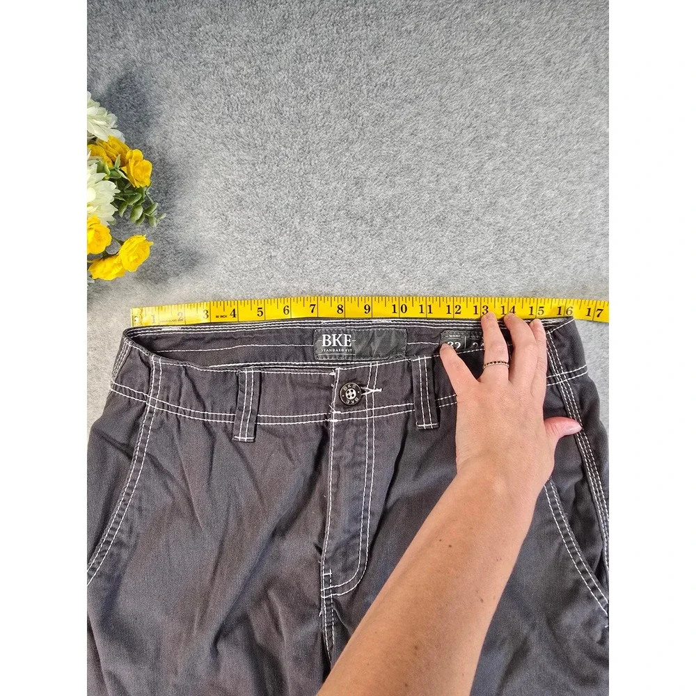 BKE Chase Standard Fit Cargo Shorts Mens 32 Gray Contrast Stitch Utility Y2K